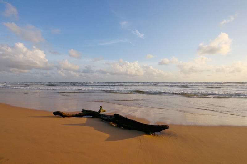 Bentota-beach-srilanka.jpg