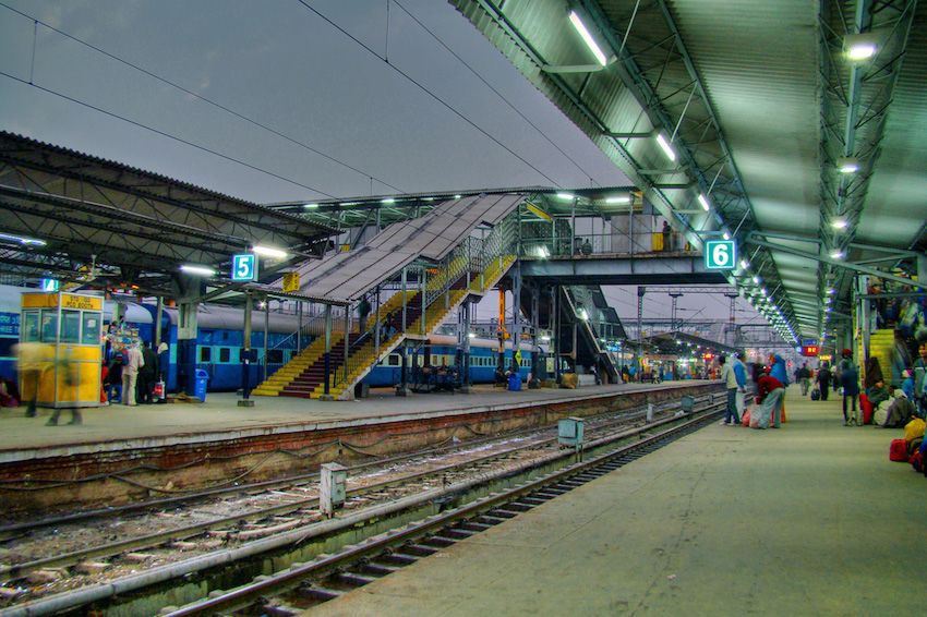 Hazrat Nizamuddin Railway Station bag storage.jpg