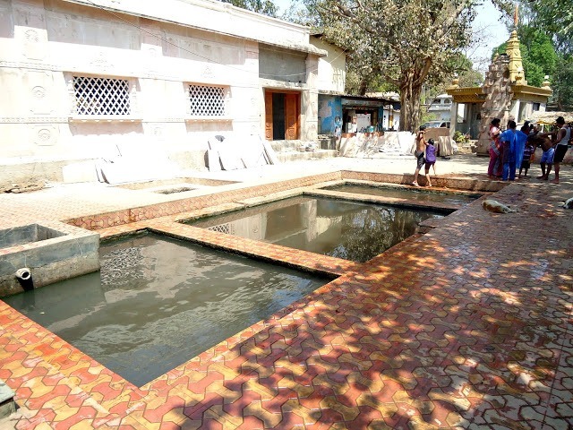 hot spring Maharashtra.jpg