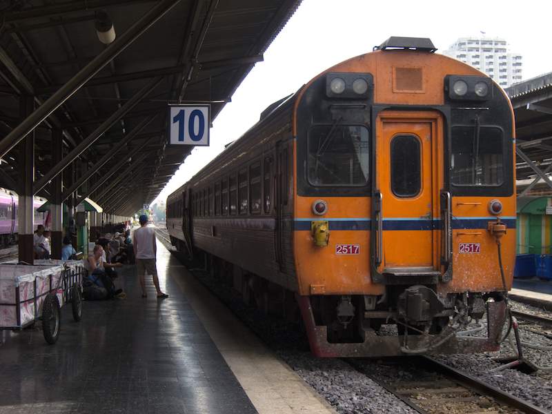 Hua-Lamphong-Railway-Station-in-Thailand.jpg