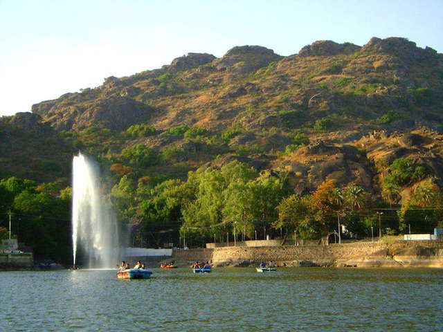 Nakki-Lake-in-Mount-Abu​.jpg