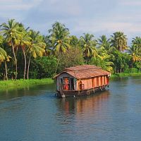 House boat at Kerala backwaters for honeymoon