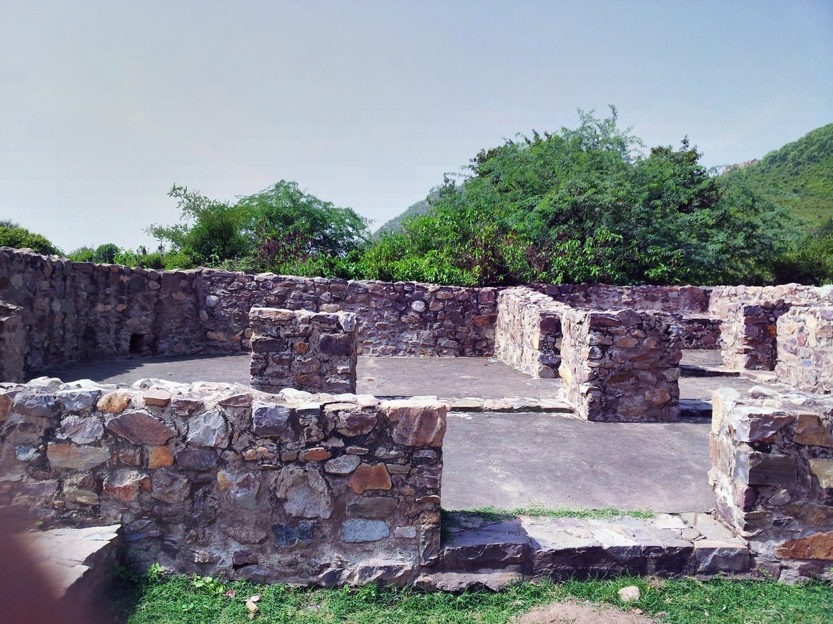 Bhangarh fort old shops