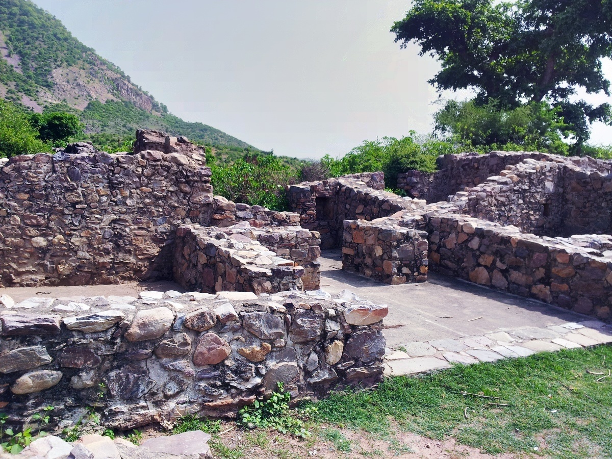 Bhangarh fort shop ruins