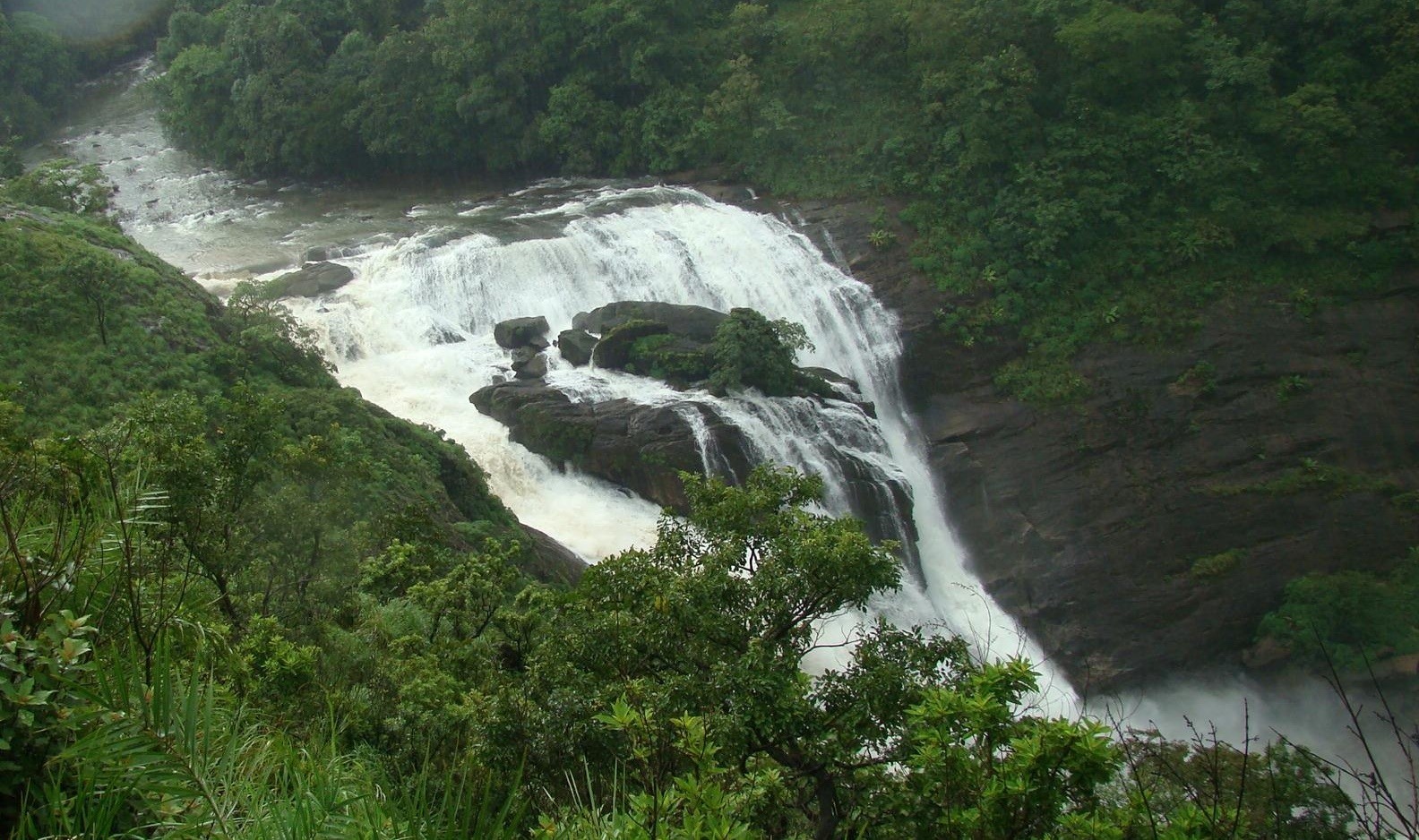 Coorg Mallalli Falls - Image Credit @ IMGUR