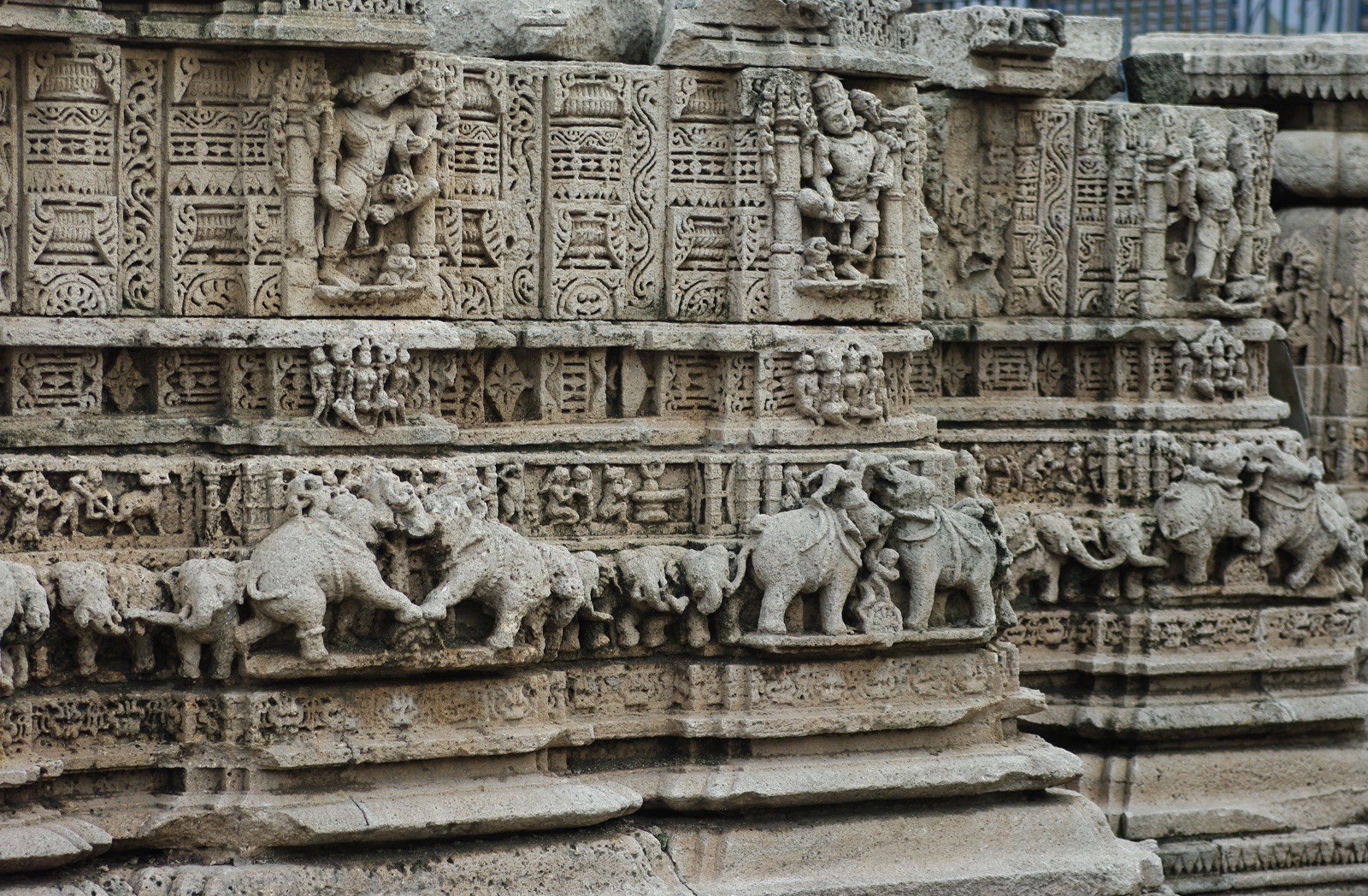 Dwarkadheesh Temple Sculptures - Image Credit @ Wikipedia