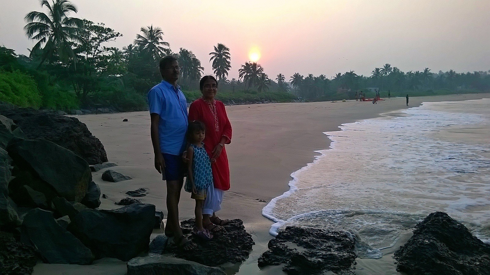 Kannur - Sunrise At Thottada Beach